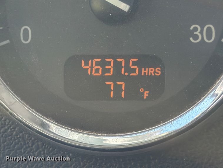 image for item YA1640 2014 Peterbilt 365 crane truck