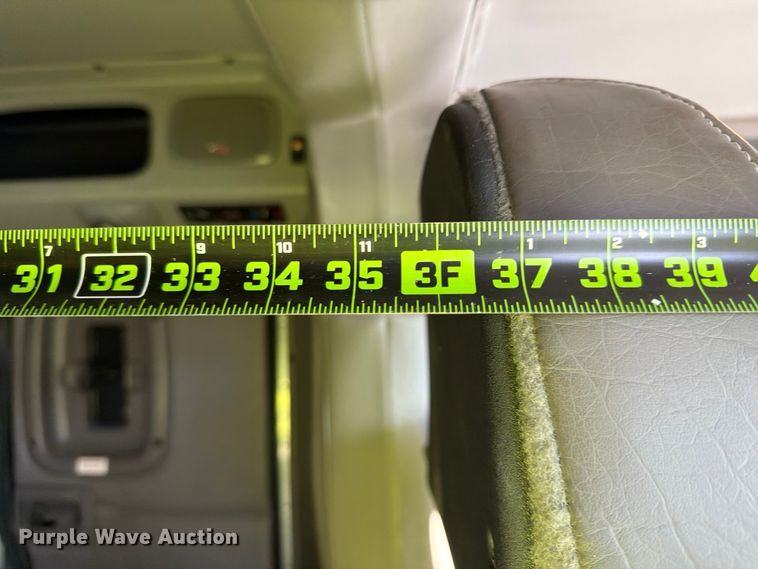 image for item YA1640 2014 Peterbilt 365 crane truck