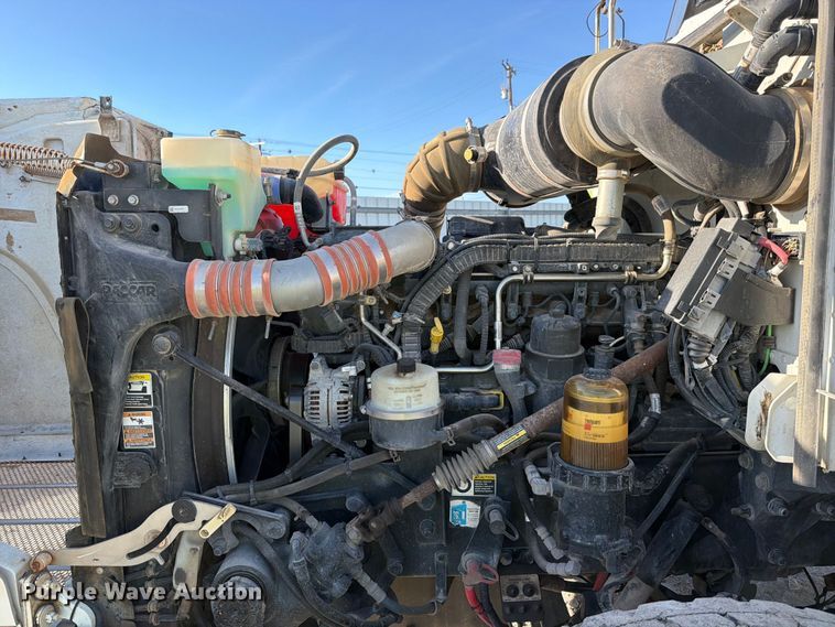 image for item YA1640 2014 Peterbilt 365 crane truck