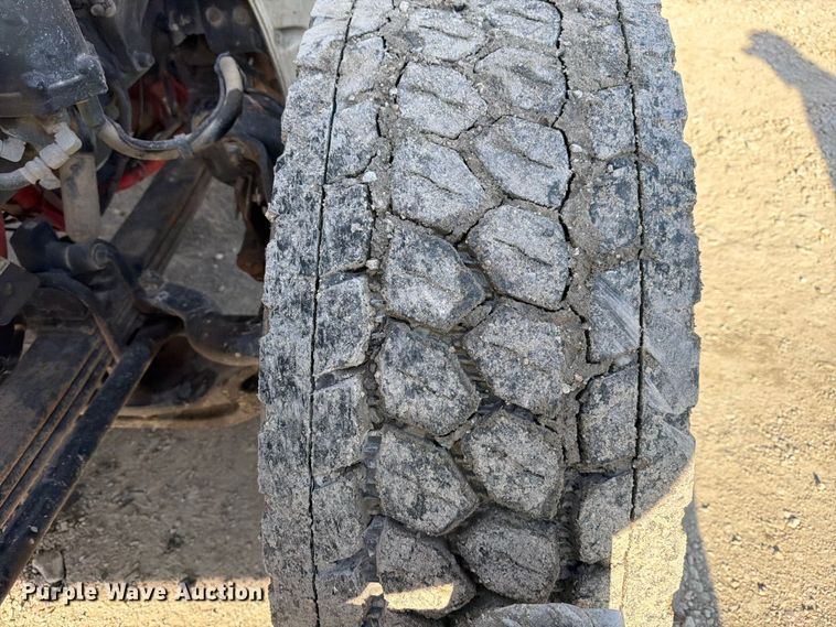 image for item YA1640 2014 Peterbilt 365 crane truck