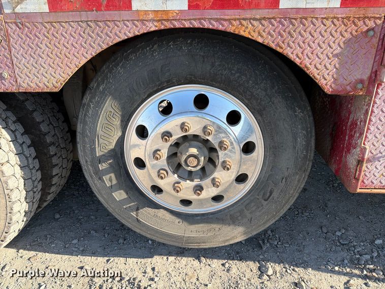 image for item YA1640 2014 Peterbilt 365 crane truck