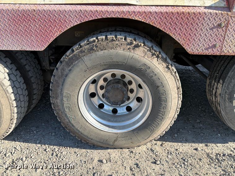 image for item YA1640 2014 Peterbilt 365 crane truck