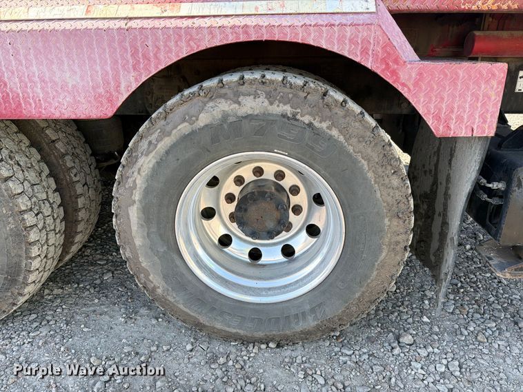 image for item YA1640 2014 Peterbilt 365 crane truck