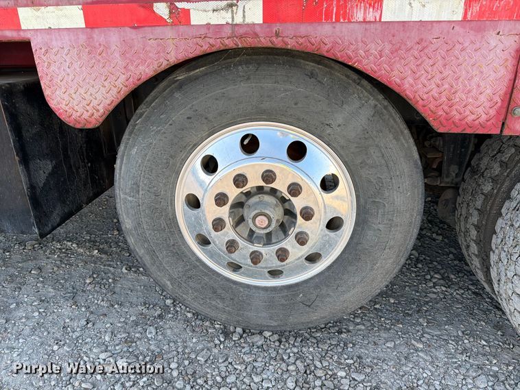 image for item YA1640 2014 Peterbilt 365 crane truck