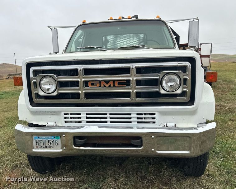 image for item ZA0747 1976 GMC 6500 winch truck