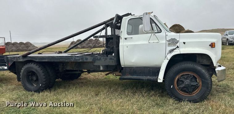 image for item ZA0747 1976 GMC 6500 winch truck