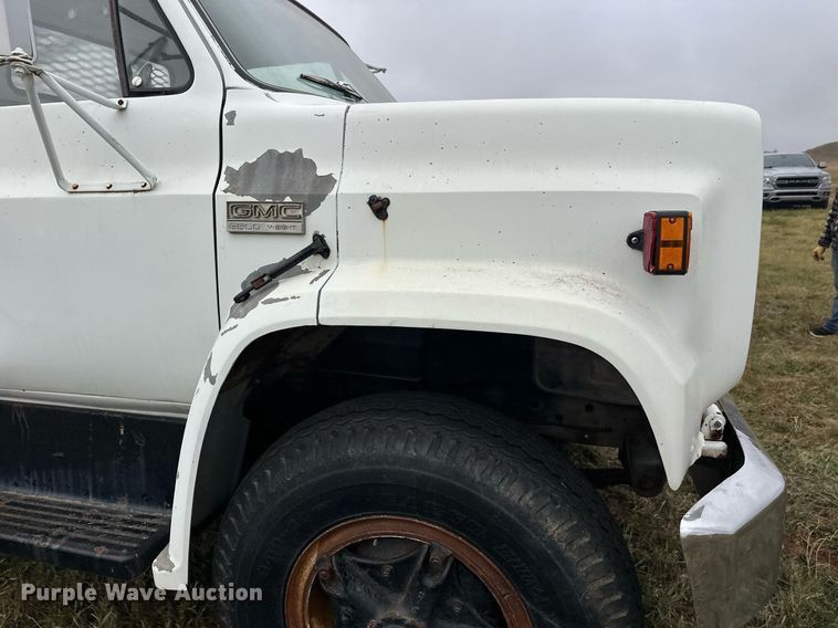 image for item ZA0747 1976 GMC 6500 winch truck