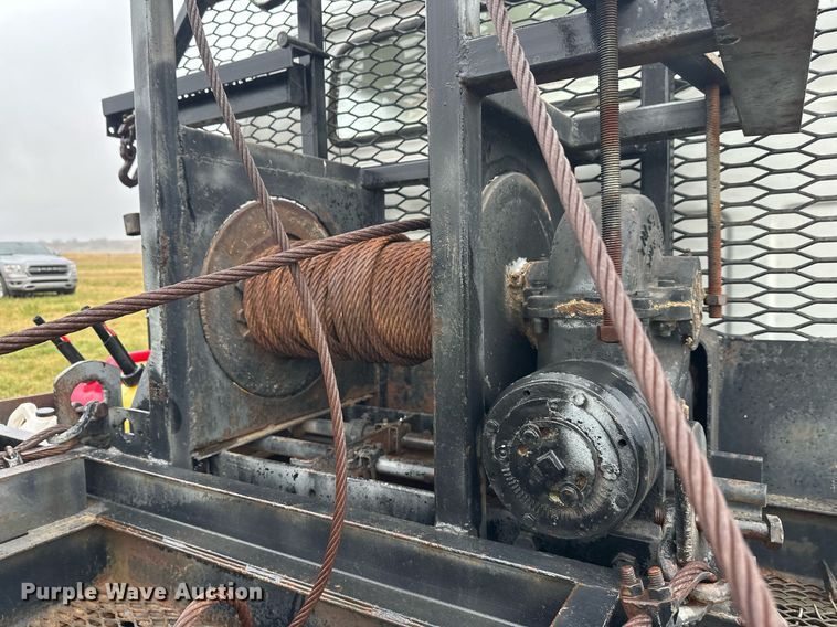 image for item ZA0747 1976 GMC 6500 winch truck