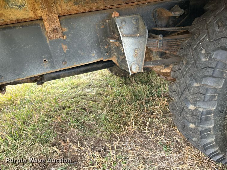 image for item ZA0747 1976 GMC 6500 winch truck