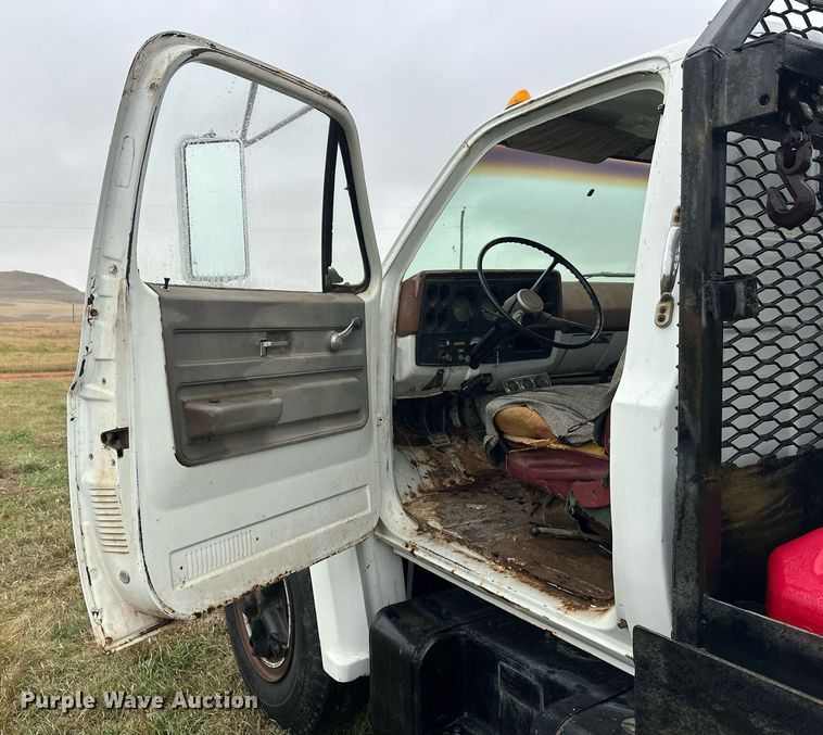 image for item ZA0747 1976 GMC 6500 winch truck