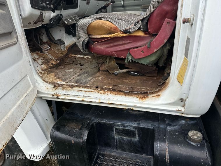 image for item ZA0747 1976 GMC 6500 winch truck