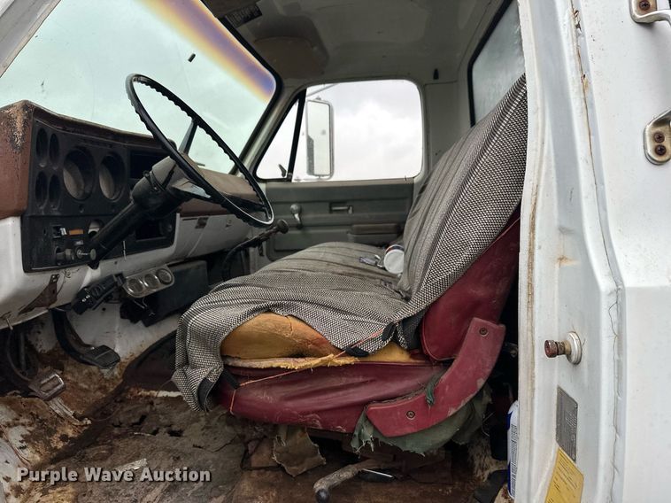 image for item ZA0747 1976 GMC 6500 winch truck