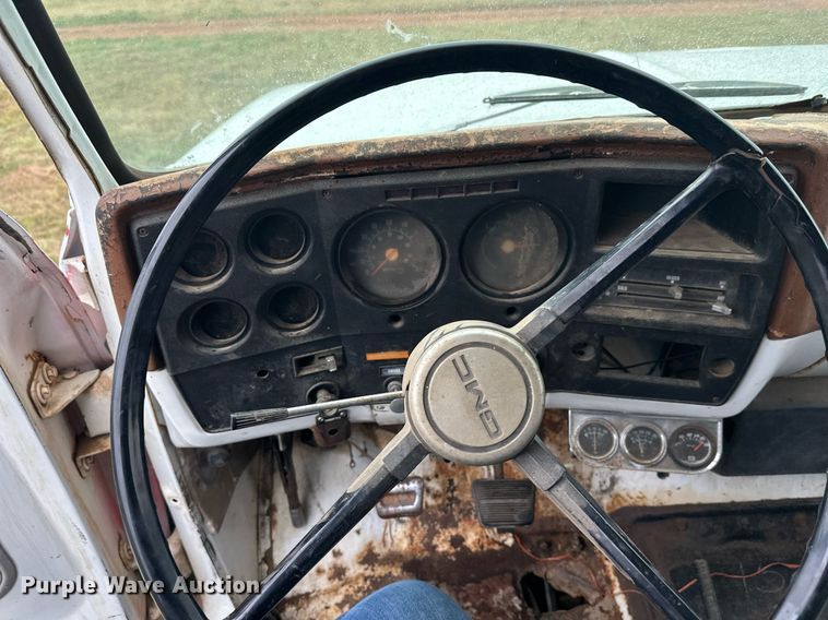 image for item ZA0747 1976 GMC 6500 winch truck