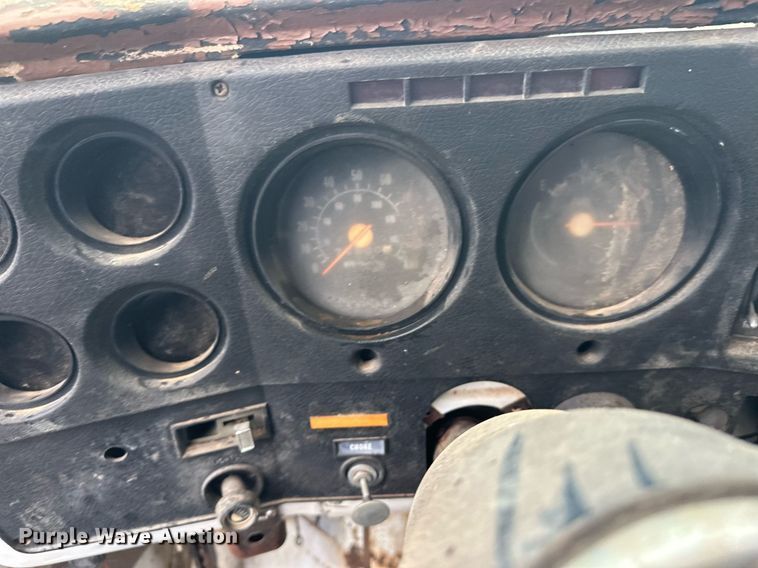 image for item ZA0747 1976 GMC 6500 winch truck