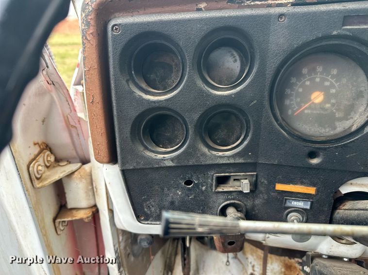 image for item ZA0747 1976 GMC 6500 winch truck