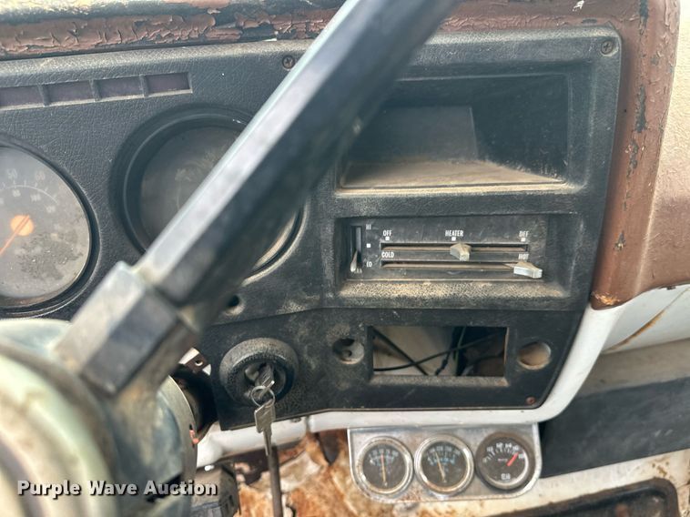 image for item ZA0747 1976 GMC 6500 winch truck