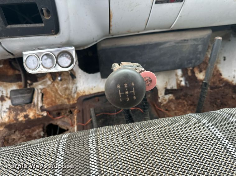 image for item ZA0747 1976 GMC 6500 winch truck