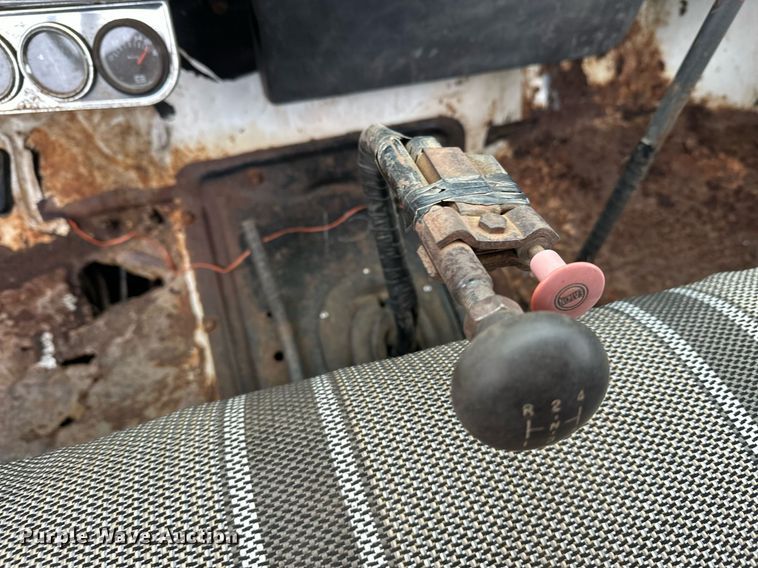 image for item ZA0747 1976 GMC 6500 winch truck