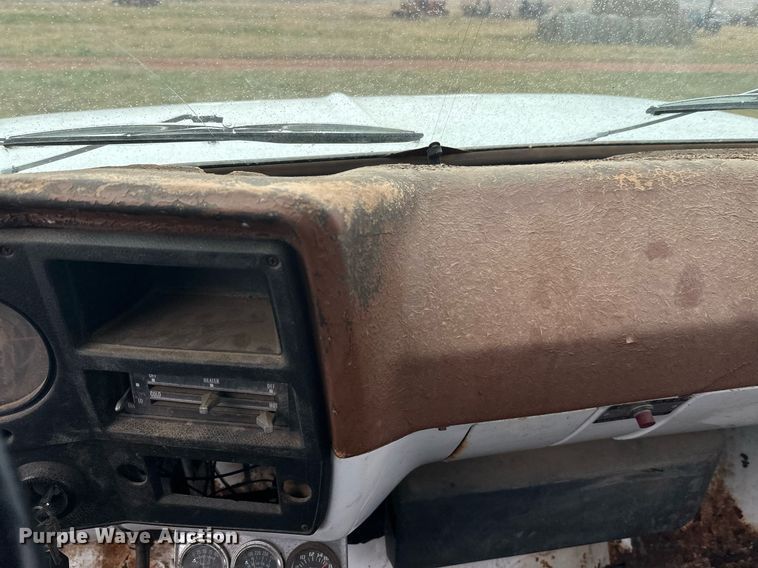 image for item ZA0747 1976 GMC 6500 winch truck