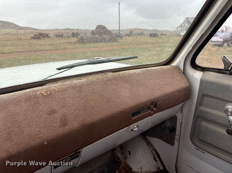 image for item ZA0747 1976 GMC 6500 winch truck