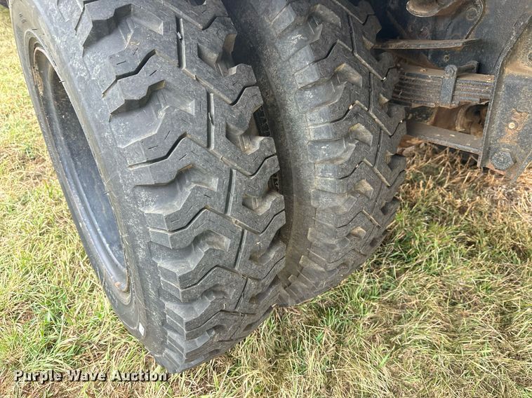 image for item ZA0747 1976 GMC 6500 winch truck