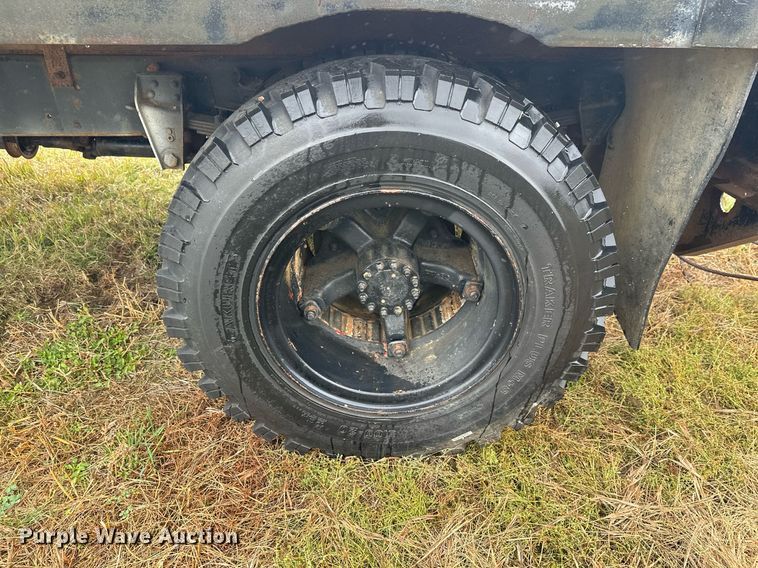 image for item ZA0747 1976 GMC 6500 winch truck