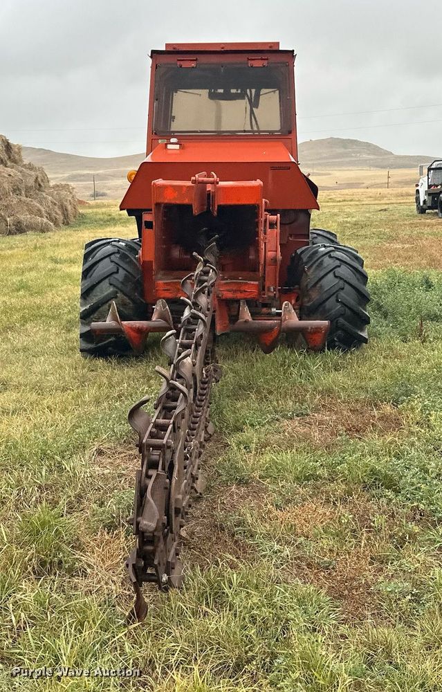 image for item ZA0748 Ditch Witch R100 trencher