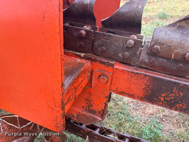 image for item ZA0748 Ditch Witch R100 trencher