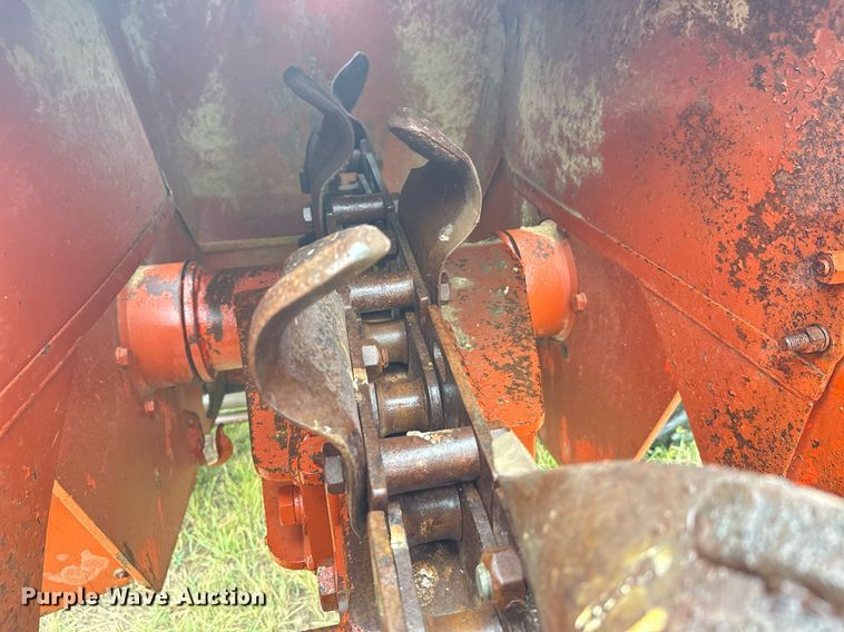 image for item ZA0748 Ditch Witch R100 trencher