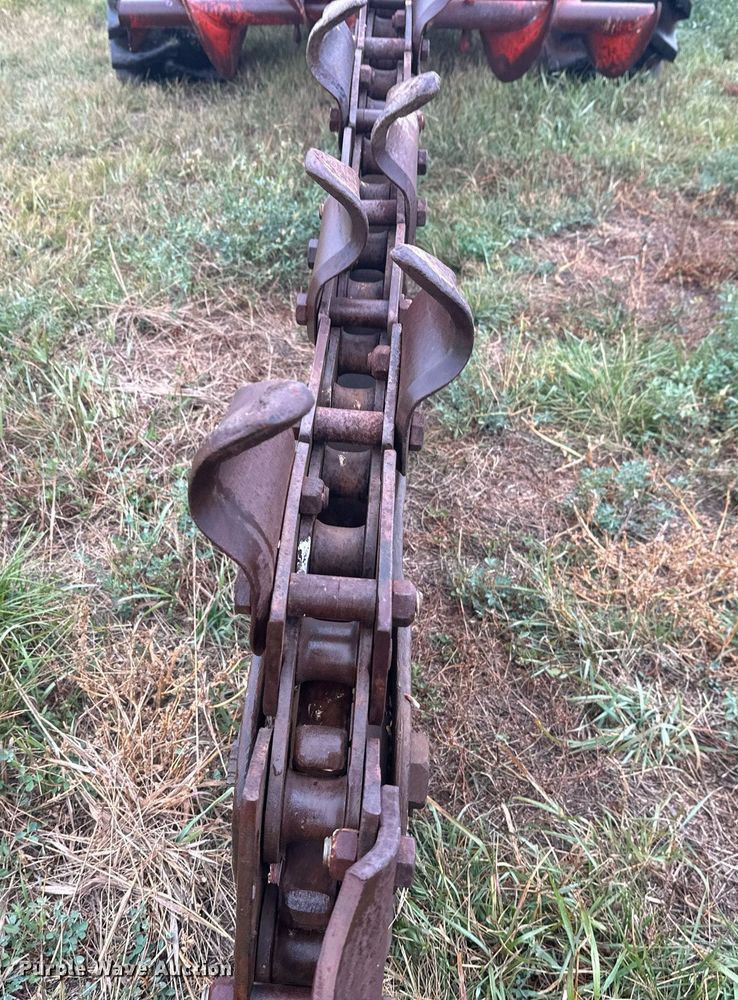 image for item ZA0748 Ditch Witch R100 trencher