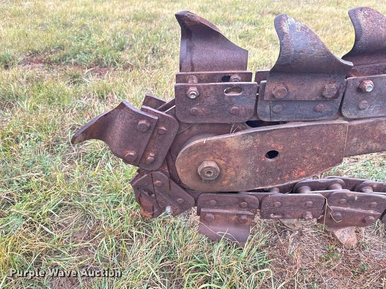 image for item ZA0748 Ditch Witch R100 trencher