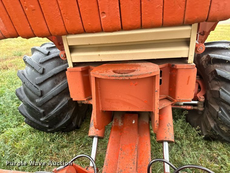 image for item ZA0748 Ditch Witch R100 trencher