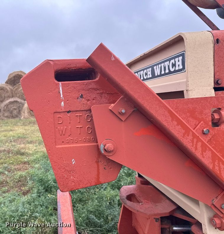 image for item ZA0748 Ditch Witch R100 trencher