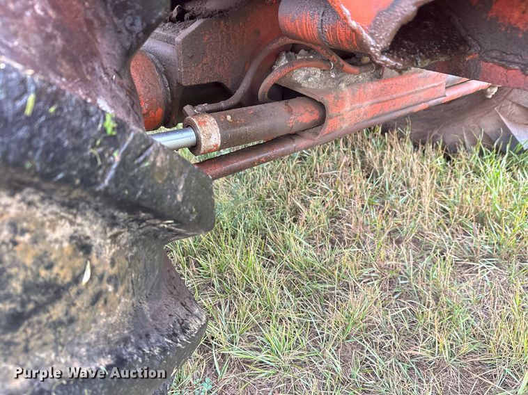 image for item ZA0748 Ditch Witch R100 trencher