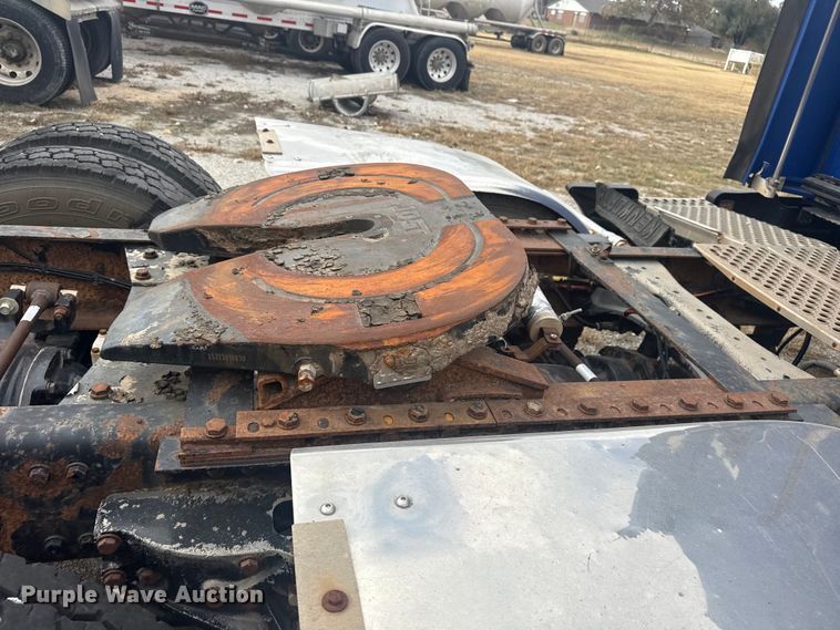 image for item DJ7879 2007 Kenworth T600 semi truck