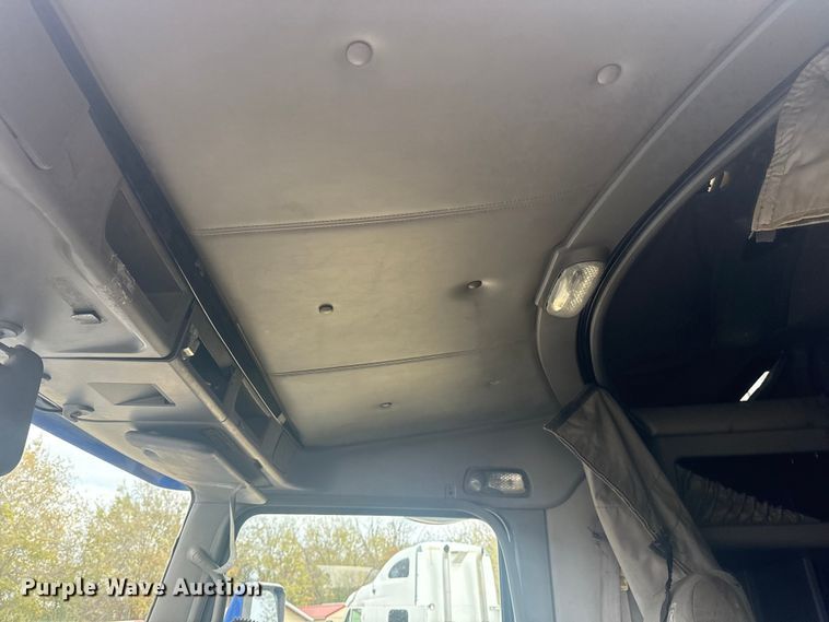 image for item DJ7879 2007 Kenworth T600 semi truck