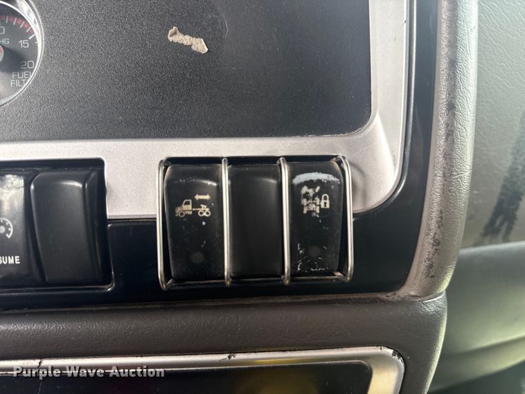 image for item DJ7879 2007 Kenworth T600 semi truck