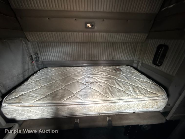 image for item DJ7879 2007 Kenworth T600 semi truck