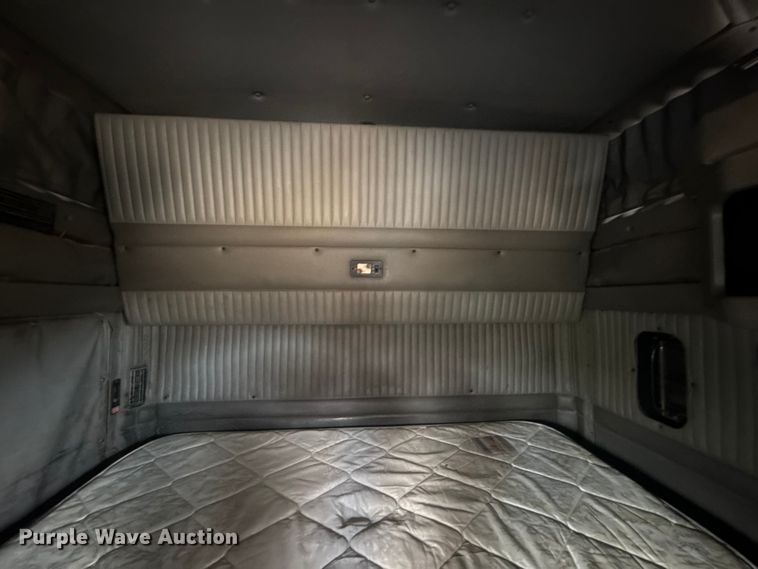 image for item DJ7879 2007 Kenworth T600 semi truck