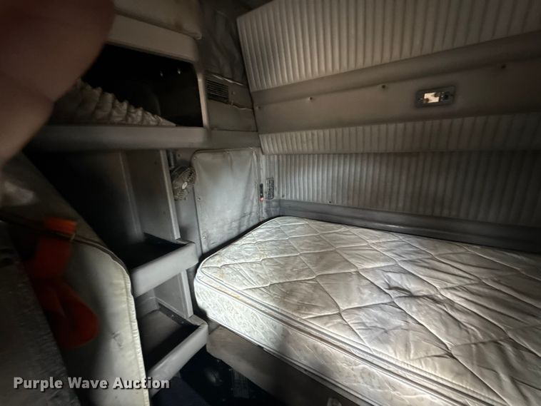 image for item DJ7879 2007 Kenworth T600 semi truck