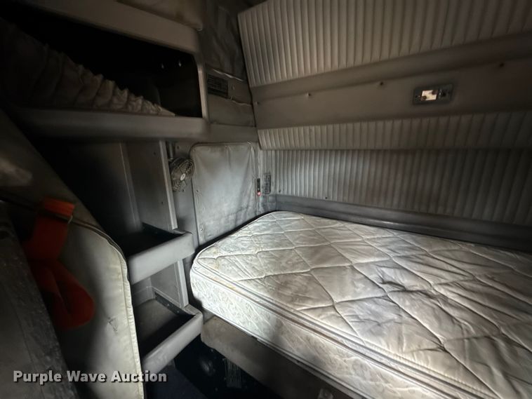 image for item DJ7879 2007 Kenworth T600 semi truck