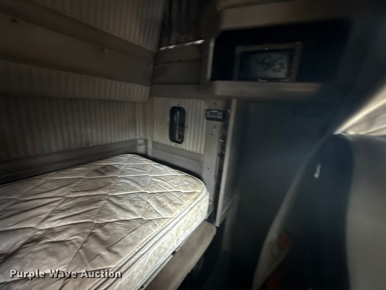 image for item DJ7879 2007 Kenworth T600 semi truck