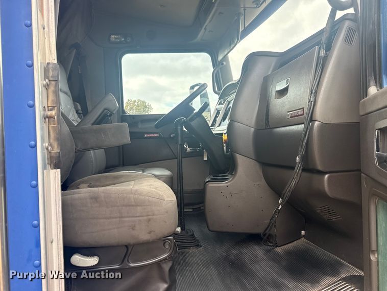 image for item DJ7879 2007 Kenworth T600 semi truck