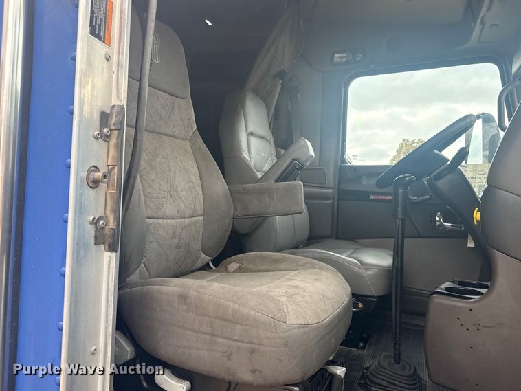 image for item DJ7879 2007 Kenworth T600 semi truck