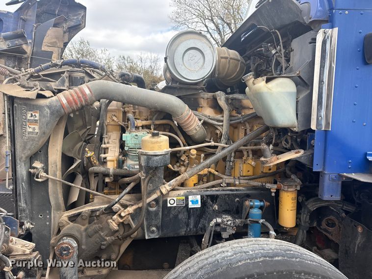 image for item DJ7879 2007 Kenworth T600 semi truck