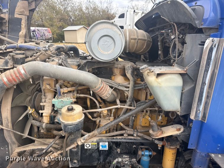 image for item DJ7879 2007 Kenworth T600 semi truck