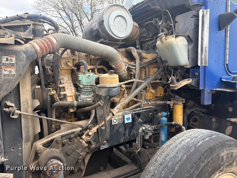 image for item DJ7879 2007 Kenworth T600 semi truck