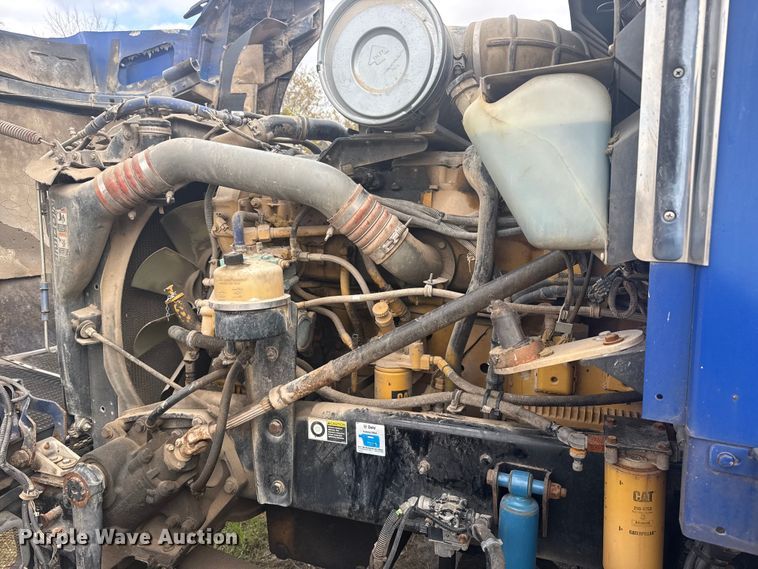 image for item DJ7879 2007 Kenworth T600 semi truck