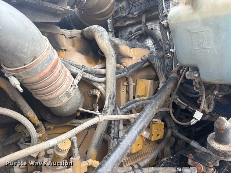 image for item DJ7879 2007 Kenworth T600 semi truck