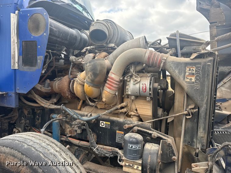 image for item DJ7879 2007 Kenworth T600 semi truck